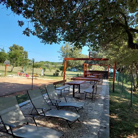Grand Veles Camp