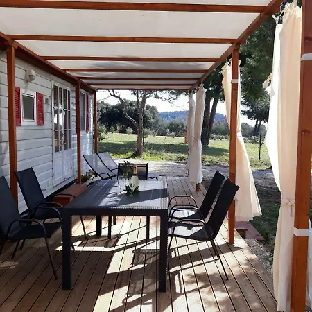 Grand Veles Camp